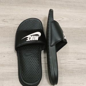NEW Original Black and White Nike Slides